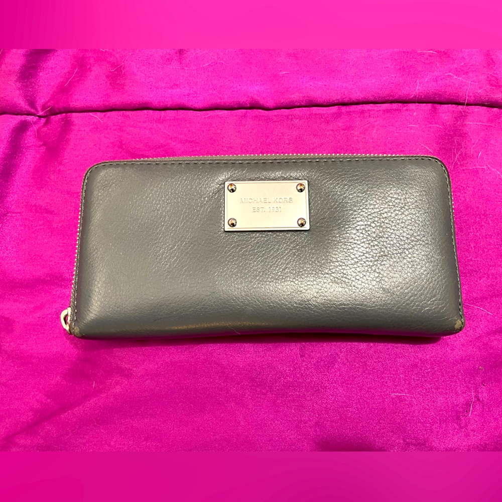 Micheal Kors grey long wallet